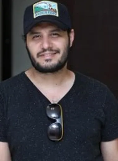 جواد عزتی